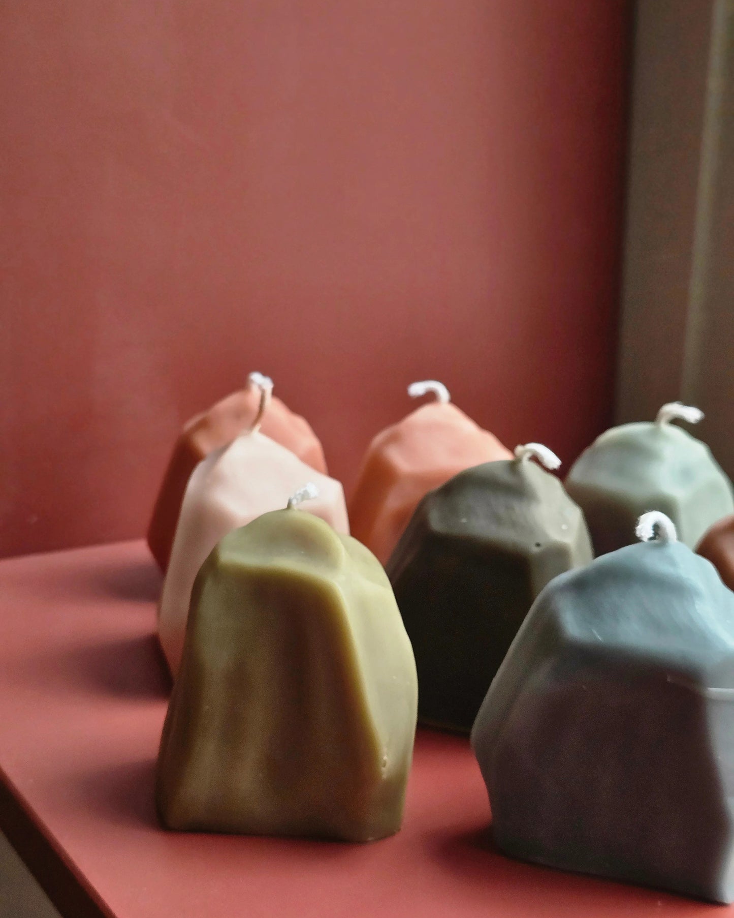 Rocky - Skulpturale Kerze aus Bienenwachs